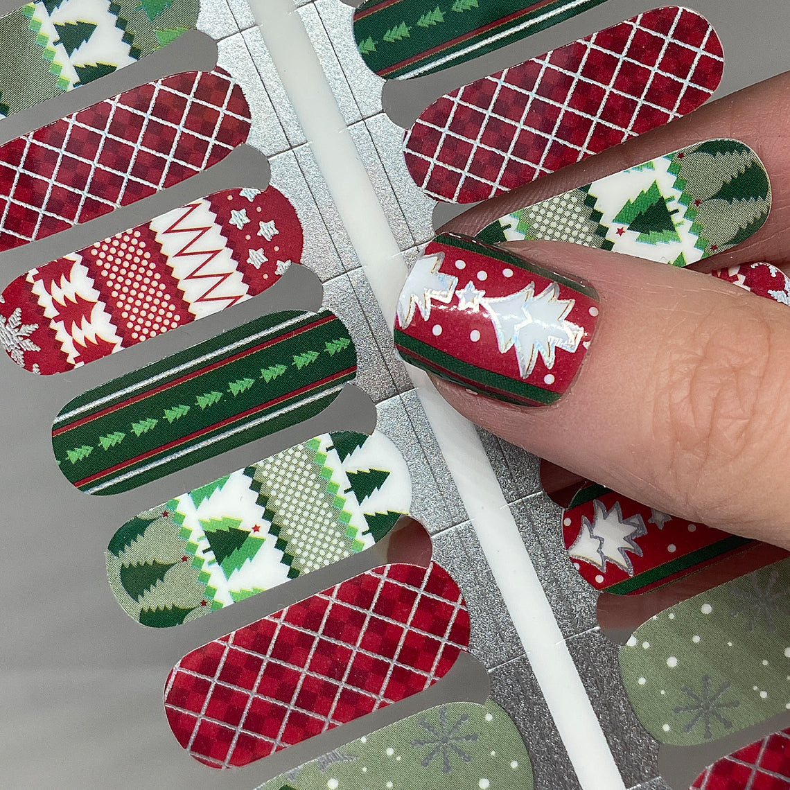 Holly Jolly Nail Wraps (Foil)